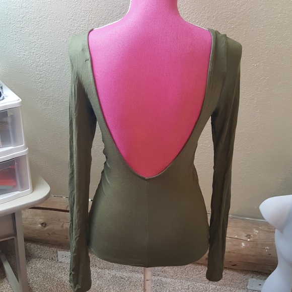 Sexy Olive Backless Long Sleeve Tee - Picture 1 of 3